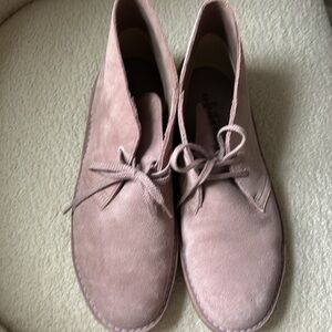 Clark’s Collection B  Suede Short boot Shoes in a light pink/mauve